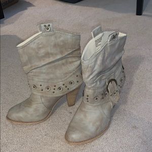 Women’s beige boots with buckles on the side